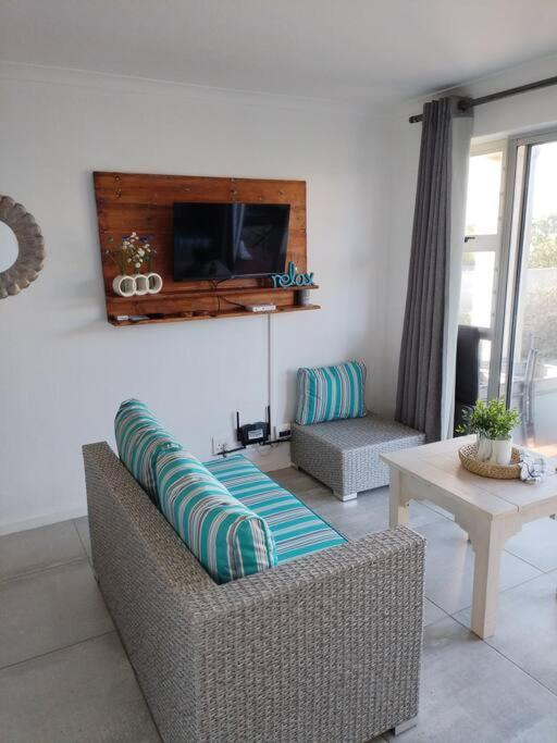 Marineview Getaway Apartment Hermanus Exterior photo