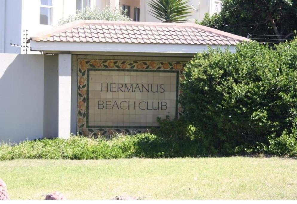 Marineview Getaway Apartment Hermanus Exterior photo