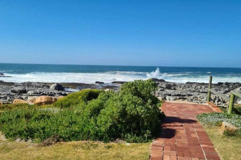 Marineview Getaway Apartment Hermanus Exterior photo